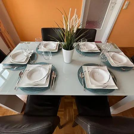 200qm Grosses Zwischen Goitzsche & Woerlitzer Park Apartamento